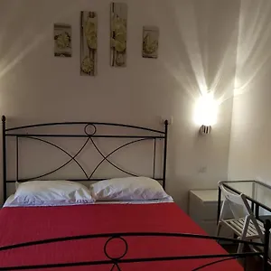 Domus Vatican Holiday's Bed and breakfast
